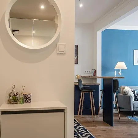 Cozy Overlooking The Park