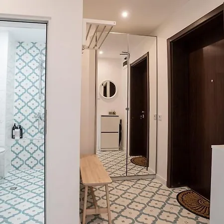 Cozy Overlooking The Park