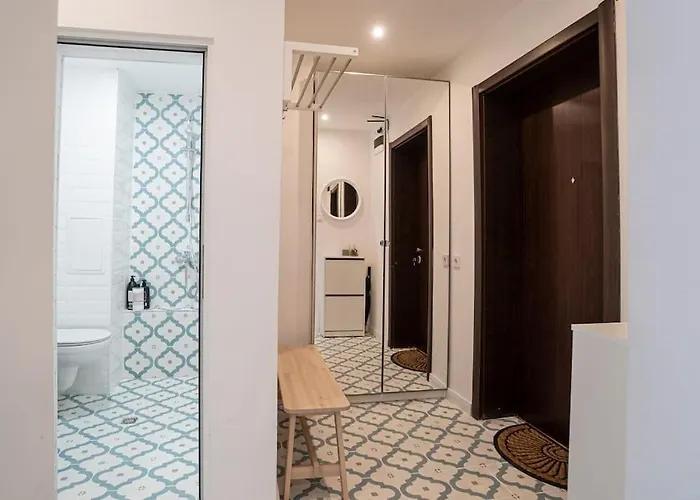 Cozy Overlooking The Park